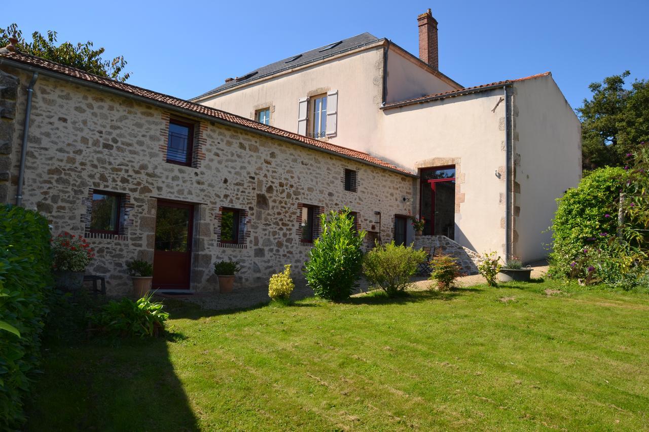 Bed and Breakfast Demeure Du Castel Les Châtelliers-Châteaumur Exterior foto